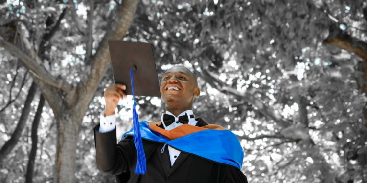 graduation-2349741_1920